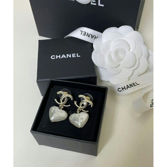 格安SALEスタート！ CHANEL - CHANELシャネルピアス パール ハート CC