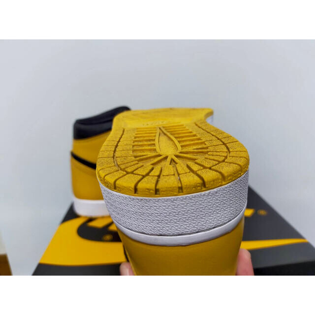 NIKE(ナイキ)のNIKE AIR JORDAN 1 RETRO HI OG POLLEN メンズの靴/シューズ(スニーカー)の商品写真