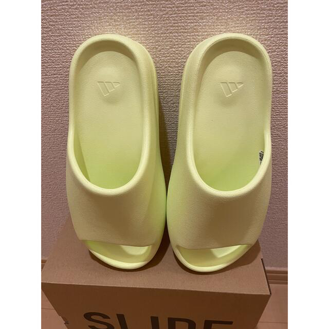 adidas(アディダス)のイージースライド  グリーン   YEEZY Slide Glow Green メンズの靴/シューズ(サンダル)の商品写真