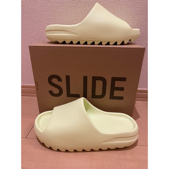 イージースライド  グリーン   YEEZY Slide Glow Green