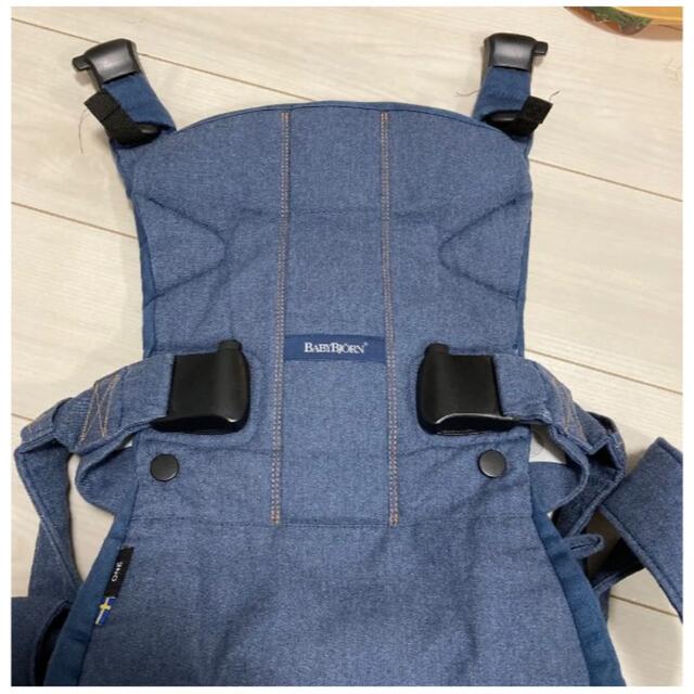 BABYBJORN(ベビービョルン)のベビージョルン　抱っこ紐　デニム キッズ/ベビー/マタニティの外出/移動用品(抱っこひも/おんぶひも)の商品写真