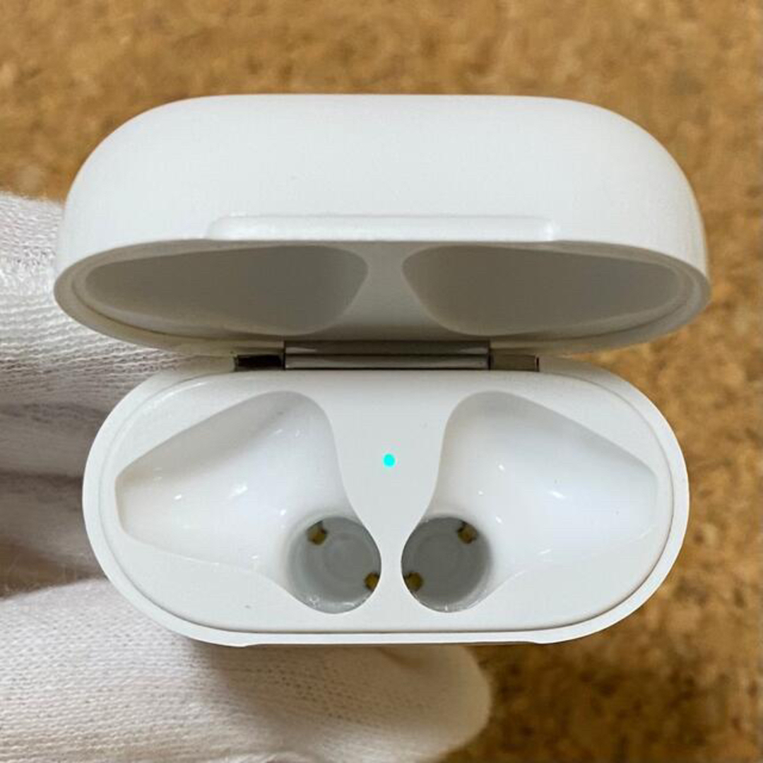 Apple(アップル)の純正　正規品　美品　airpods　充電ケース　A1602 エアーポッズ　充電器 スマホ/家電/カメラのオーディオ機器(ヘッドフォン/イヤフォン)の商品写真