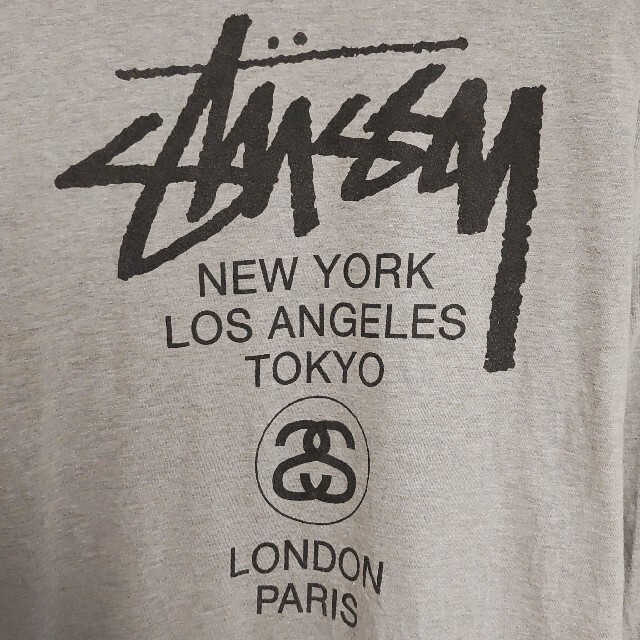 STUSSY(ステューシー)のWORLD TOUR長袖TシャツSサイズ灰色グレー黒STUSSY大都市ロンＴ メンズのトップス(Tシャツ/カットソー(七分/長袖))の商品写真