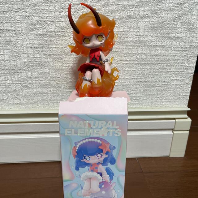 ポップマート　AZURA FIRE エンタメ/ホビーのフィギュア(その他)の商品写真