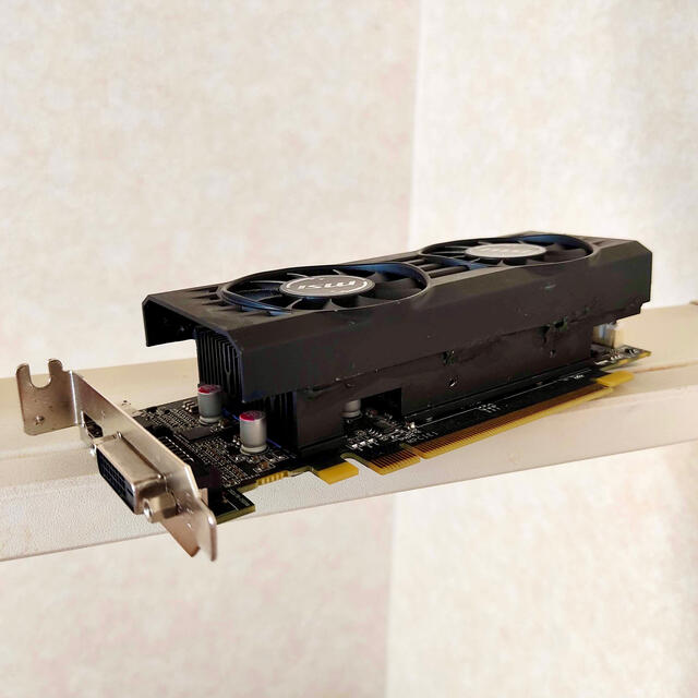 ⭕️ ロープロファイルグラボMSI Radeon RX 550 4GT LP スマホ/家電/カメラのPC/タブレット(PCパーツ)の商品写真