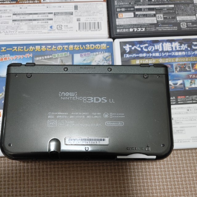 ニンテンドー3DS(ニンテンドー3DS)の最終値下げNew 3DS LL メタリックブラック ソフトセット エンタメ/ホビーのゲームソフト/ゲーム機本体(携帯用ゲーム機本体)の商品写真