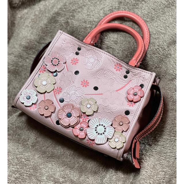 COACH(コーチ)の【希少】COACH ティーローズ ピンク ハンドバッグ レディースのバッグ(ハンドバッグ)の商品写真