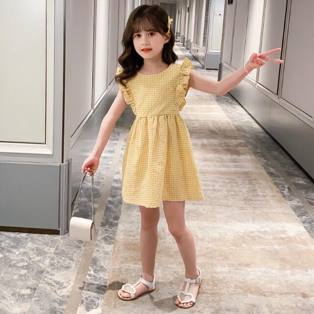 夏　ベビー　キッズ  チェック柄 ノースリーブ フリル袖　ワンピース　イエロー キッズ/ベビー/マタニティのキッズ服女の子用(90cm~)(ワンピース)の商品写真