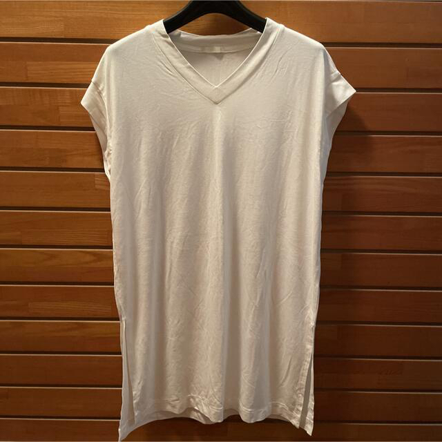 GU(ジーユー)のGU ジーユー Tシャツ レディースのトップス(Tシャツ(半袖/袖なし))の商品写真