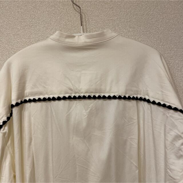 yori ハマグリ刺繍ブラウスの通販 by K2K2|ラクマ