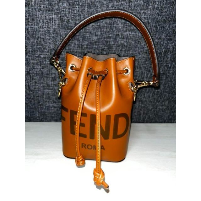 今年も話題の FENDI - FENDI モントレゾール レザーミニバッグ