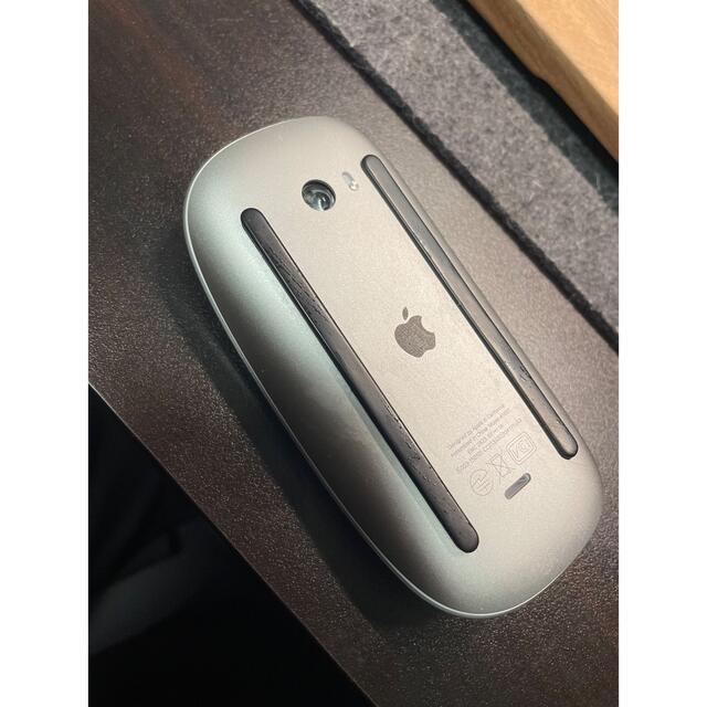 Apple(アップル)のMagic Mouse 2 (美品) スマホ/家電/カメラのPC/タブレット(PC周辺機器)の商品写真