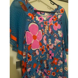 ツモリチサト(TSUMORI CHISATO)の未使用　ツモリチサト　花柄シルク混　トップス(カットソー(半袖/袖なし))