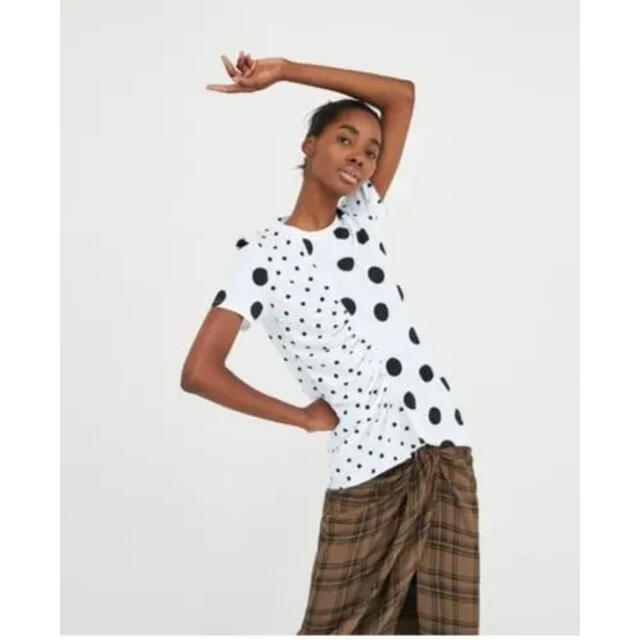 ZARA(ザラ)のZARA アシンメトリー ドット柄 Tシャツ 半袖 ザラ 水玉 レディースのトップス(Tシャツ(半袖/袖なし))の商品写真