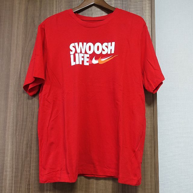 NIKE(ナイキ)の【1回着用】Nike(ナイキ)Swoosh Life ロゴ半袖TシャツXXL☆赤 メンズのトップス(Tシャツ/カットソー(半袖/袖なし))の商品写真