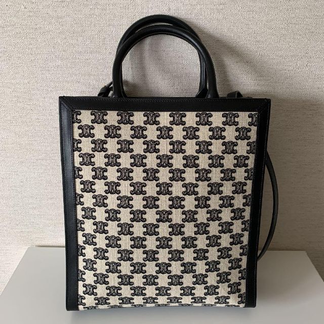 当店一番人気】 celine - セリーヌスモールバーティカルカバトリオンフ