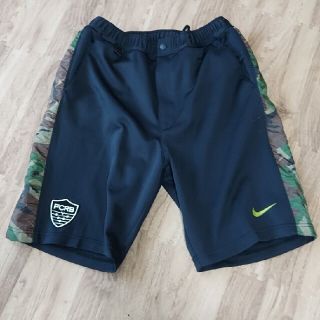 ナイキ(NIKE)の美品 NIKE ハーフパンツ黒×迷彩柄サイズＭ(ウェア)