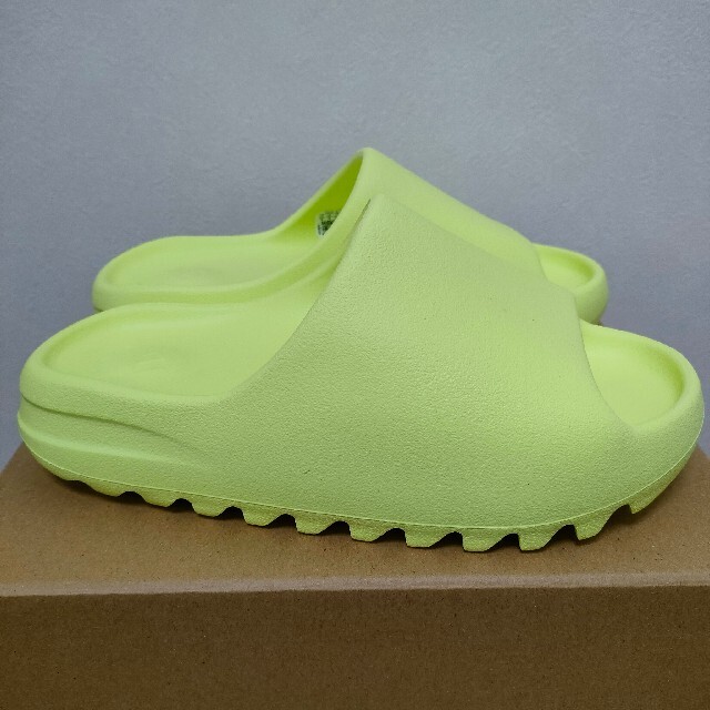 adidas(アディダス)のlicca様専用 YEEZY SLIDE Glow Green 24.5 メンズの靴/シューズ(サンダル)の商品写真