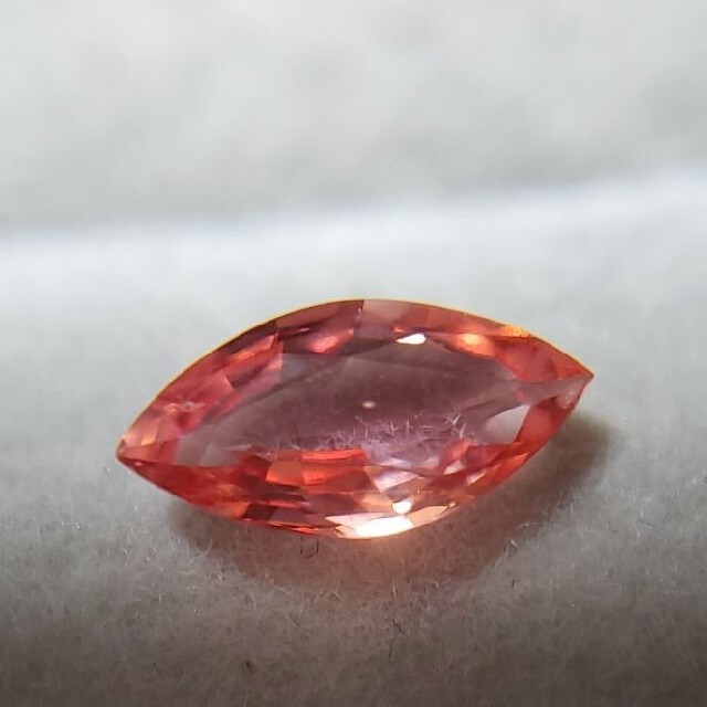 レア非加熱天然バイカラースタールビー 1.863ct-