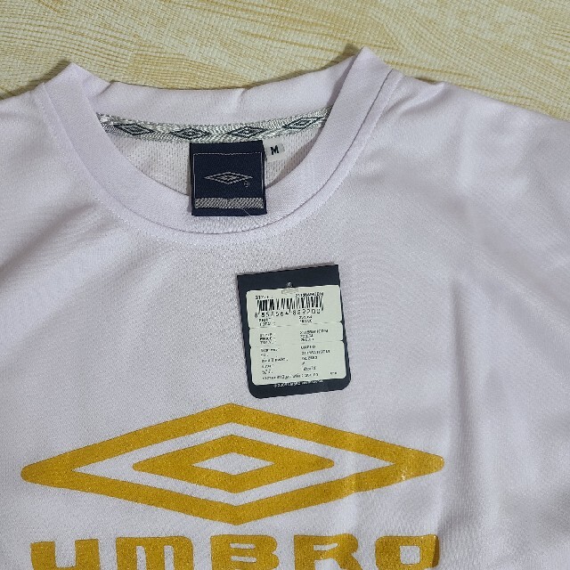 UMBRO(アンブロ)のｍ.様専用　UMBRO トレーニングシャツ白 Mサイズ！ メンズのトップス(Tシャツ/カットソー(半袖/袖なし))の商品写真