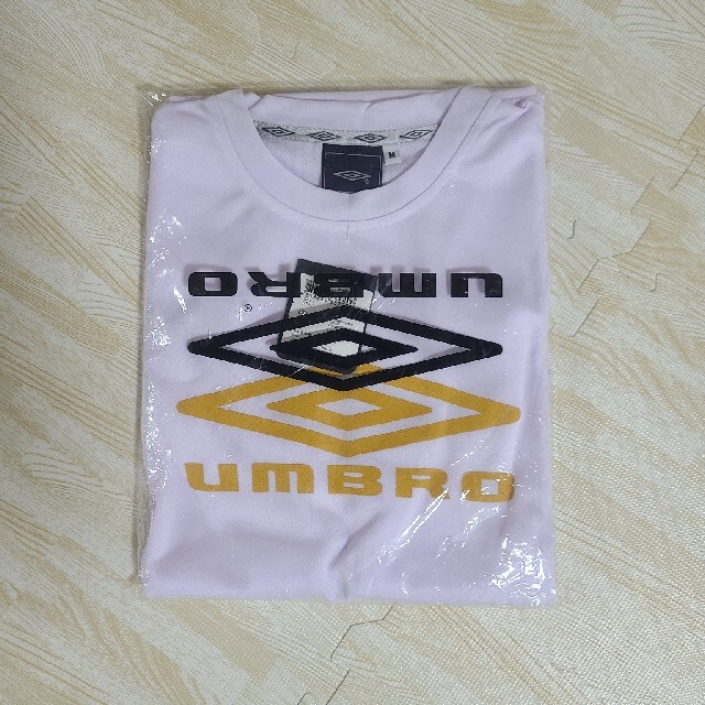 UMBRO(アンブロ)のｍ.様専用　UMBRO トレーニングシャツ白 Mサイズ！ メンズのトップス(Tシャツ/カットソー(半袖/袖なし))の商品写真