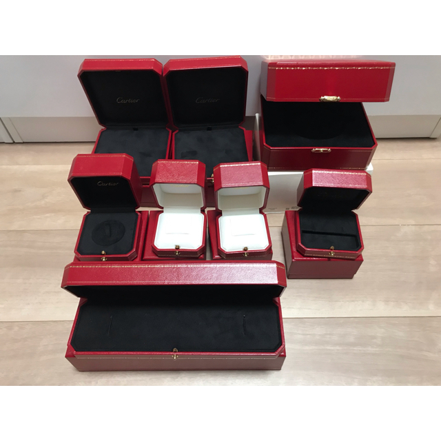 Cartier(カルティエ)のカルティエ  空箱　新品　ジュエリーケース  セット　ピアス　リング　ネックレス インテリア/住まい/日用品のインテリア小物(小物入れ)の商品写真