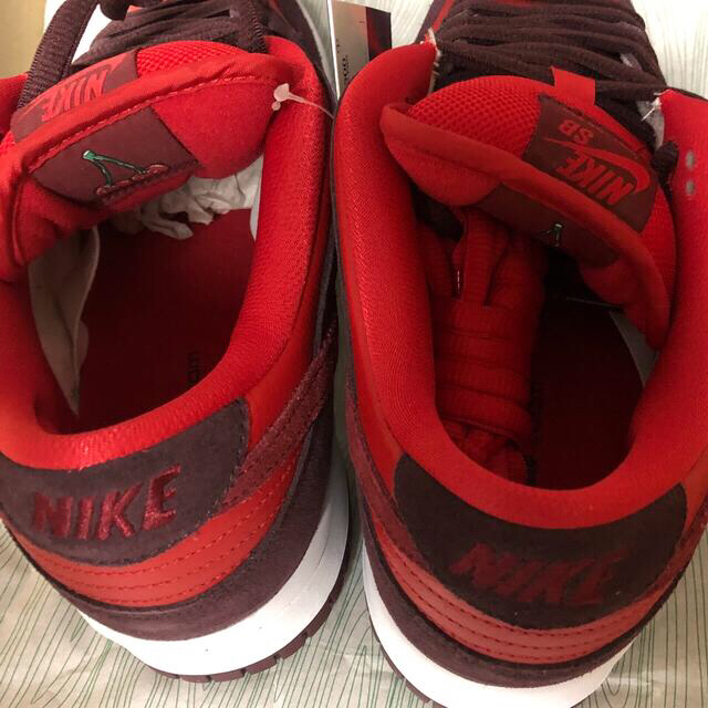 NIKE(ナイキ)のナイキ　Nike SB Dunk Low Cherry 新品　28cm メンズの靴/シューズ(スニーカー)の商品写真