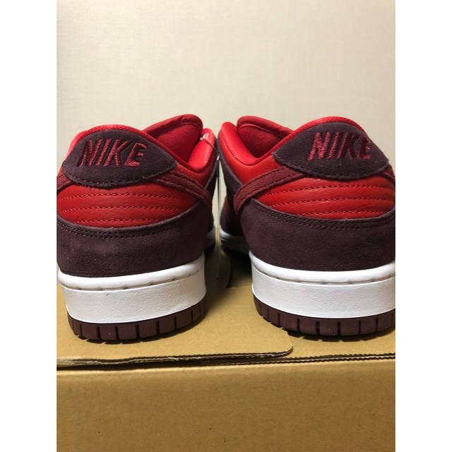 NIKE(ナイキ)のナイキ　Nike SB Dunk Low Cherry 新品　28cm メンズの靴/シューズ(スニーカー)の商品写真