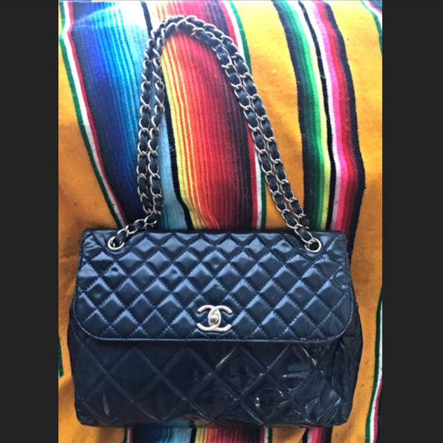 CHANEL(シャネル)のCHANEL正規品❣️ネイビーマトラッセエナメルチェーンバッグ レディースのバッグ(ハンドバッグ)の商品写真