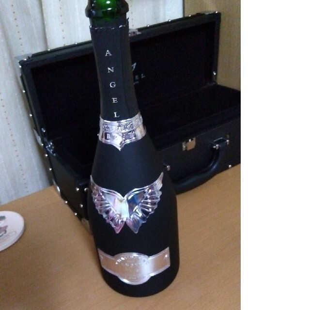 エンジェルシャンパン白黒 瓶と空箱 - 酒