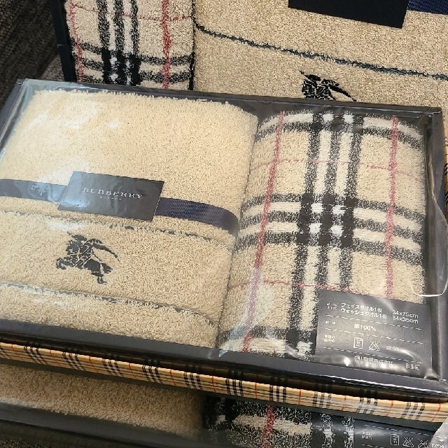 BURBERRY(バーバリー)のBURBERRY　バーバリー　タオルセット インテリア/住まい/日用品の日用品/生活雑貨/旅行(タオル/バス用品)の商品写真