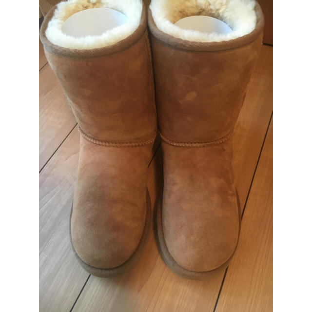 UGG(アグ)のまいめろさまお取り置き★UGGクラシックショートチェスナット24cm★ レディースの靴/シューズ(ブーツ)の商品写真