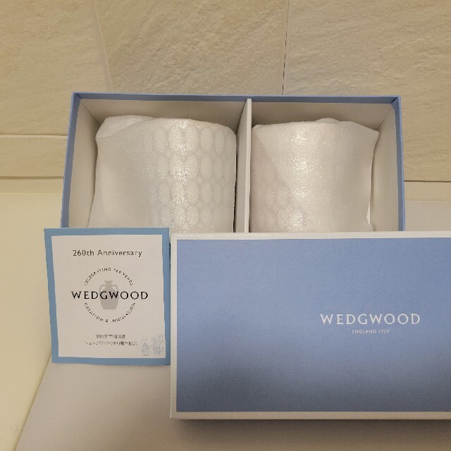 WEDGWOOD(ウェッジウッド)の【新品未使用】ウエッジウッド ルネッサンスゴールド ペア マグカップ インテリア/住まい/日用品のキッチン/食器(グラス/カップ)の商品写真