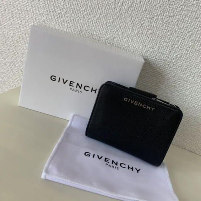 ジバンシイ　GIVENCHY  二つ折り財布　黒