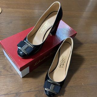 フェラガモ(Ferragamo)の限定値下げ★サルヴァトーレフェラガモ エナメルパンプス(ハイヒール/パンプス)