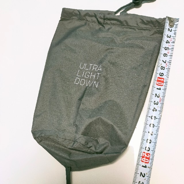 ユニクロ　ジャケット収納袋 レディースのジャケット/アウター(ダウンジャケット)の商品写真