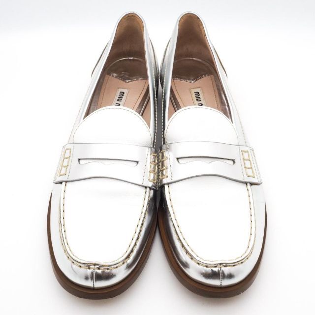 miumiu(ミュウミュウ)の《美品》MIUMIU ローファー ホワイト シルバー エレガント 28cm レディースの靴/シューズ(ローファー/革靴)の商品写真