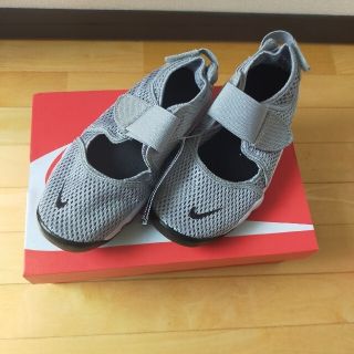 ナイキ(NIKE)の☆【新品未使用】ナイキ NIKE エアリフト グレー 24㌢ キッズ☆(サンダル)