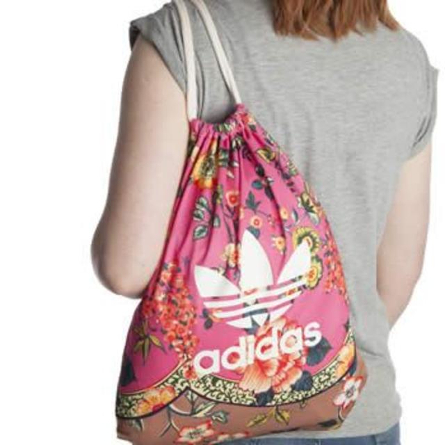 adidas(アディダス)の【新品】adidas オリジナルス Farm ナップサック ジムサック ピンク レディースのバッグ(ショルダーバッグ)の商品写真