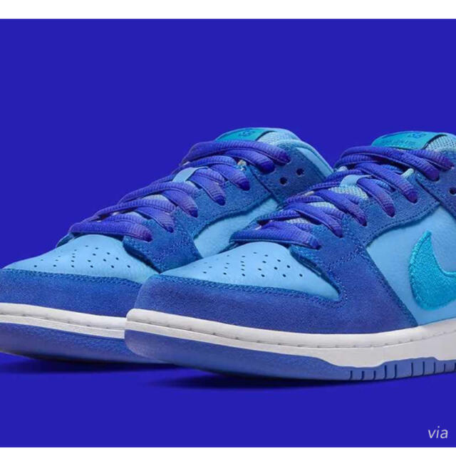 NIKE(ナイキ)のNike SB Dunk Low "Blue Raspberry" メンズの靴/シューズ(スニーカー)の商品写真