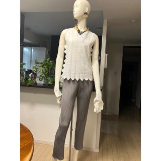 イッセイミヤケ(ISSEY MIYAKE)のイッセイミヤケ　エポック　手袋付き　白のトップス❣️(カットソー(半袖/袖なし))