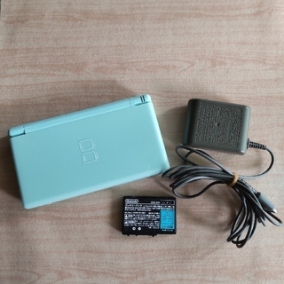 ニンテンドーDS(ニンテンドーDS)のDS Lite アイスブルー本体&充電器&予備バッテリーのセット(携帯用ゲーム機本体)