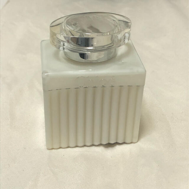 Chloe(クロエ)のchloe  ボディーローション　100ml コスメ/美容のボディケア(ボディローション/ミルク)の商品写真