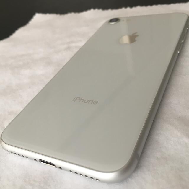 iPhone(アイフォーン)のiPhone 8 Silver 256 GB SIMフリー スマホ/家電/カメラのスマートフォン/携帯電話(スマートフォン本体)の商品写真