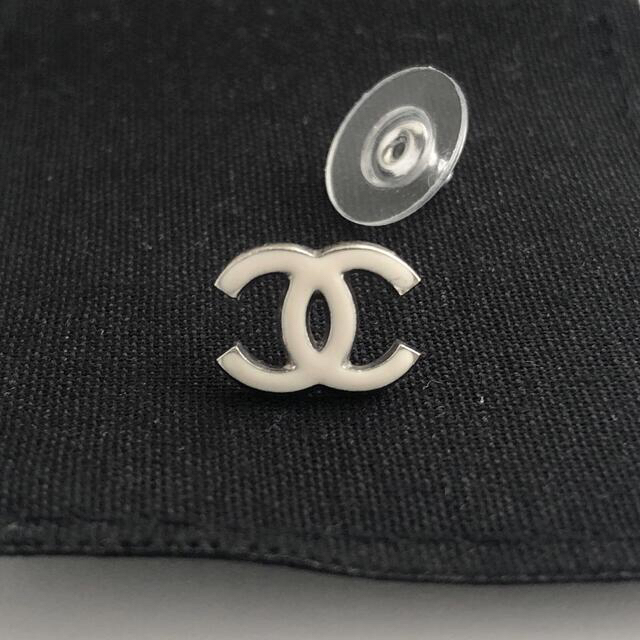 CHANEL ホワイトココマークピアス BTS テヒョン 着用 CHANEL ホワイトココマークピアス BTS テヒョン 着用