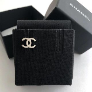 CHANEL - CHANEL ホワイトココマークピアス BTS テヒョン 着用の通販