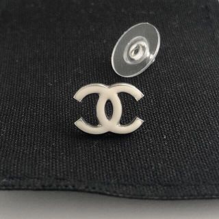 CHANEL ホワイトココマークピアス BTS テヒョン 着用