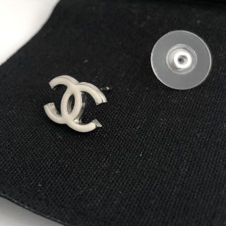 CHANEL ホワイトココマークピアス BTS テヒョン 着用