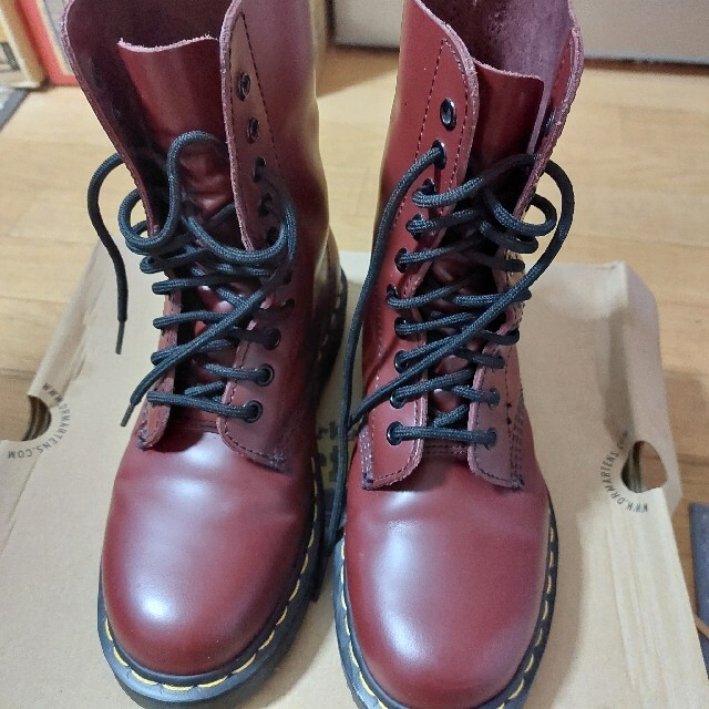 ドクターマーチン Dr.Martens 10ホール UK3 チェリーレッド - ブーツ