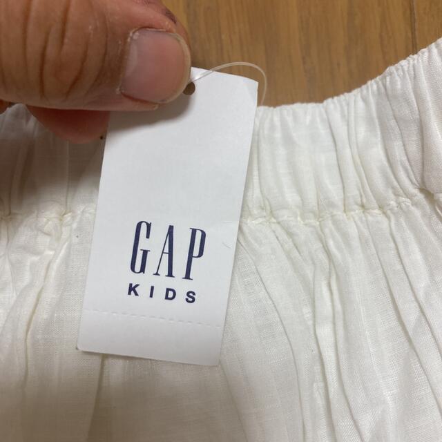 GAP Kids(ギャップキッズ)のタグ付き　GAP kids 刺繍フレアスカート130㎝　短め キッズ/ベビー/マタニティのキッズ服女の子用(90cm~)(スカート)の商品写真